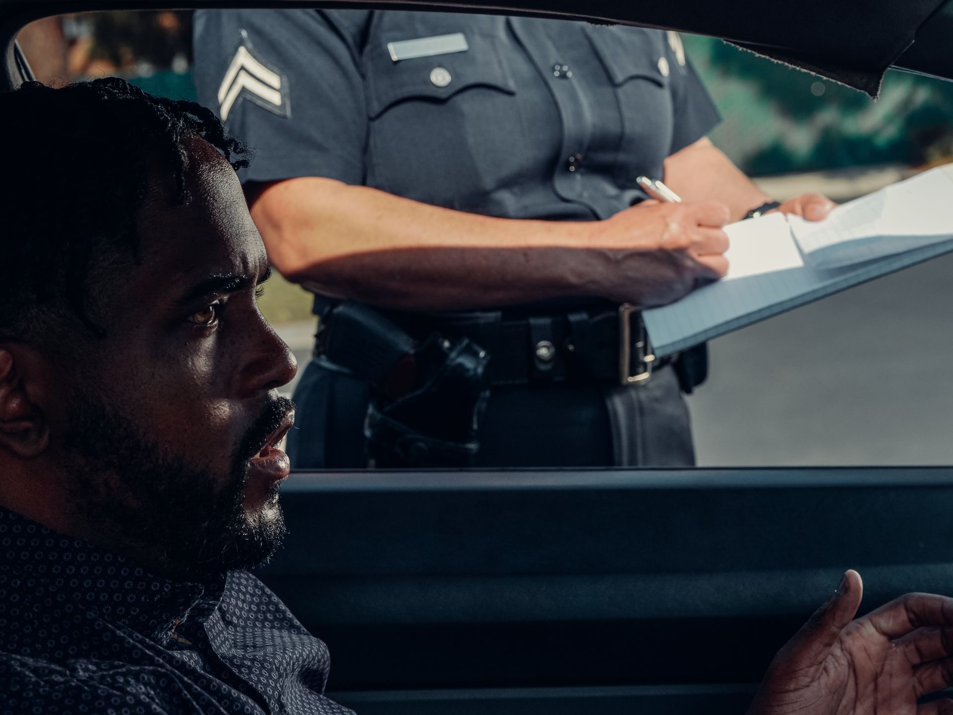 A driver and a DOT officer at a roadside inspection